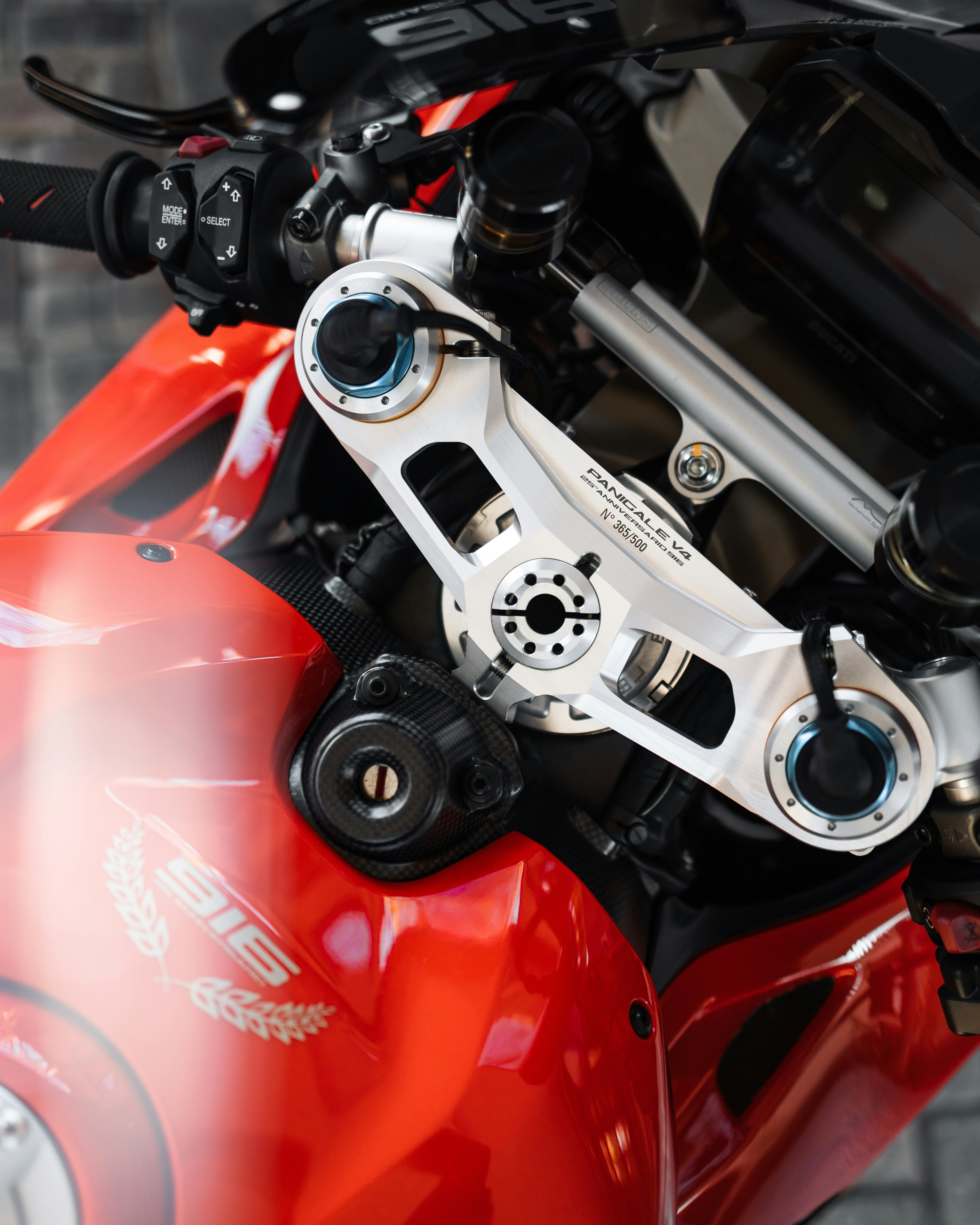 cars360-ducati-read