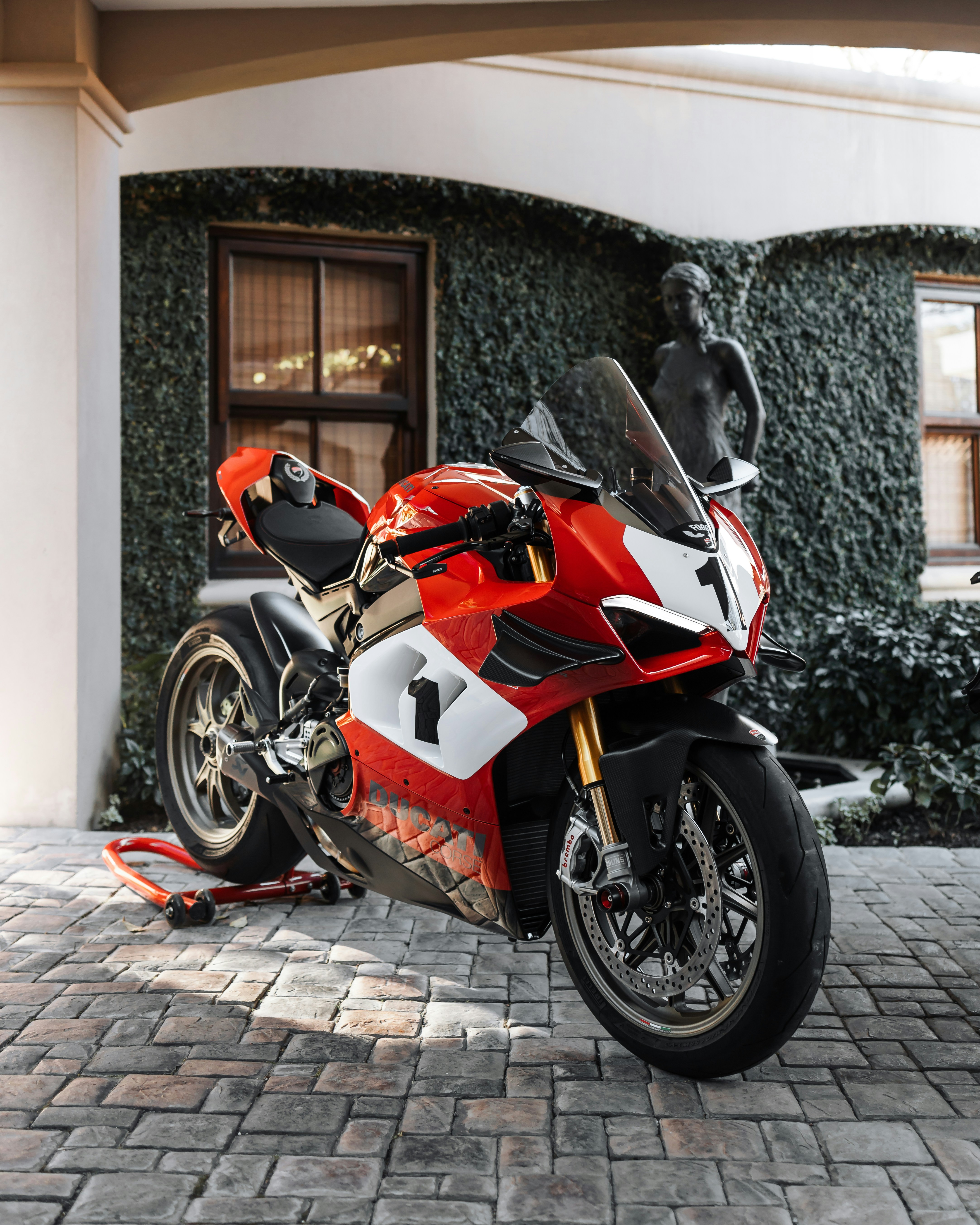 cars360-ducati-read